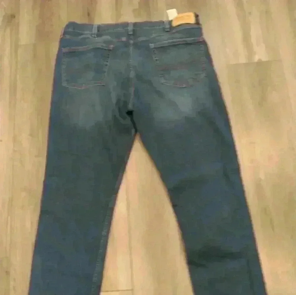 Levi's - Picture 3 of 4